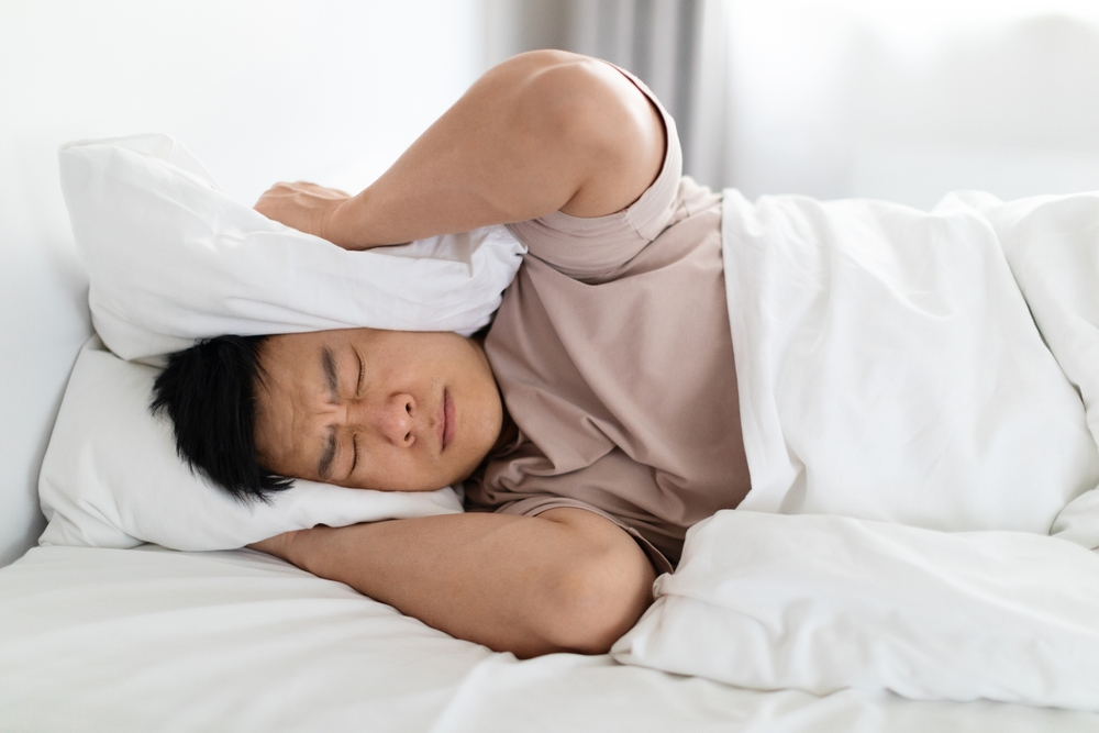 Mất ngủ ù tai nguyên nhân do đâu? Có nguy hiểm không?